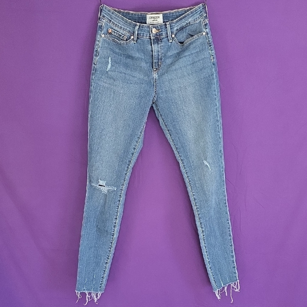 NWOT! Levi's (Women's 8 Long) Distressed Denim Skinny Jeans Tall